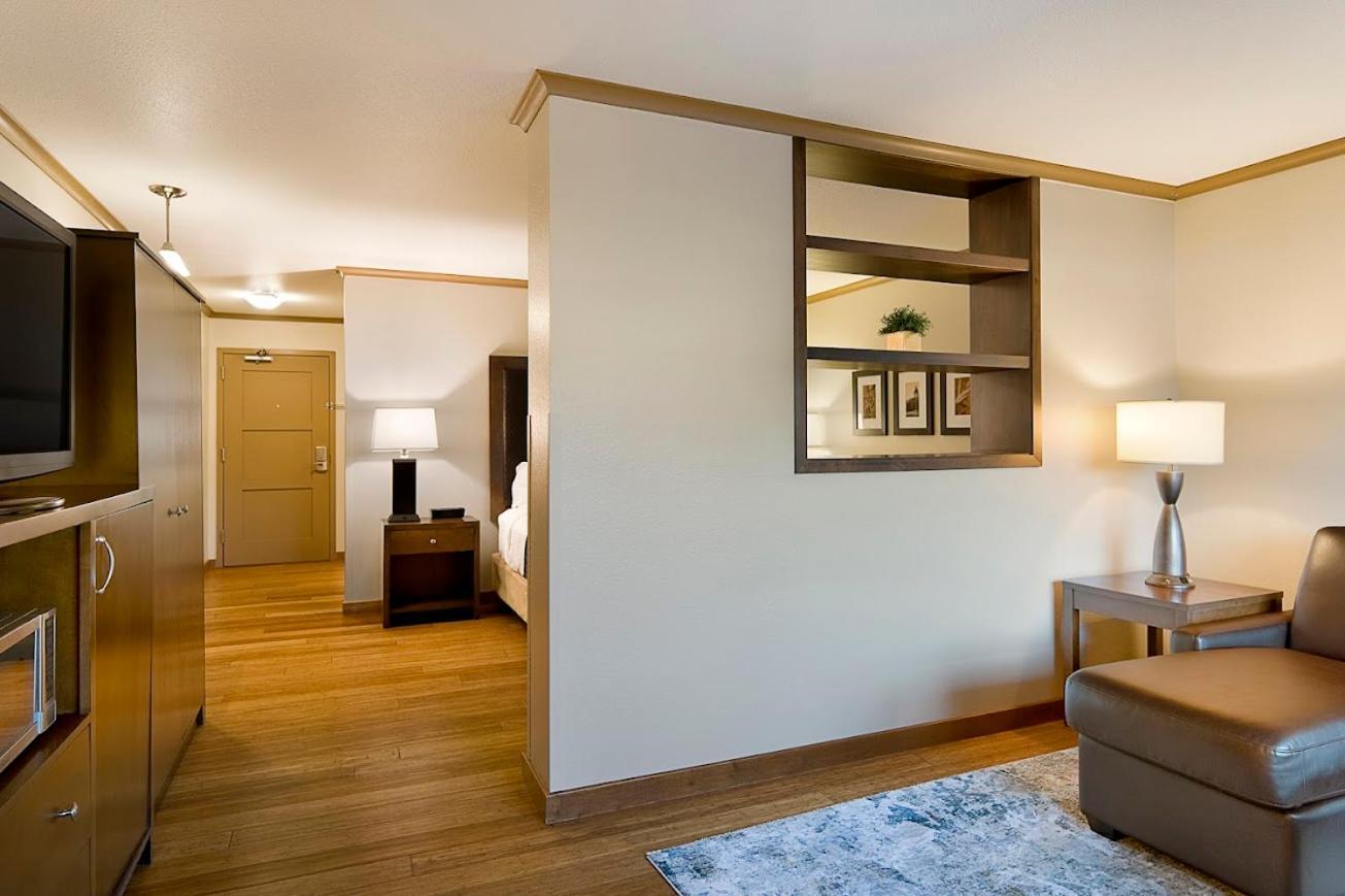 Clubhouse Hotel And Suites ปิแอร์ ภายนอก รูปภาพ