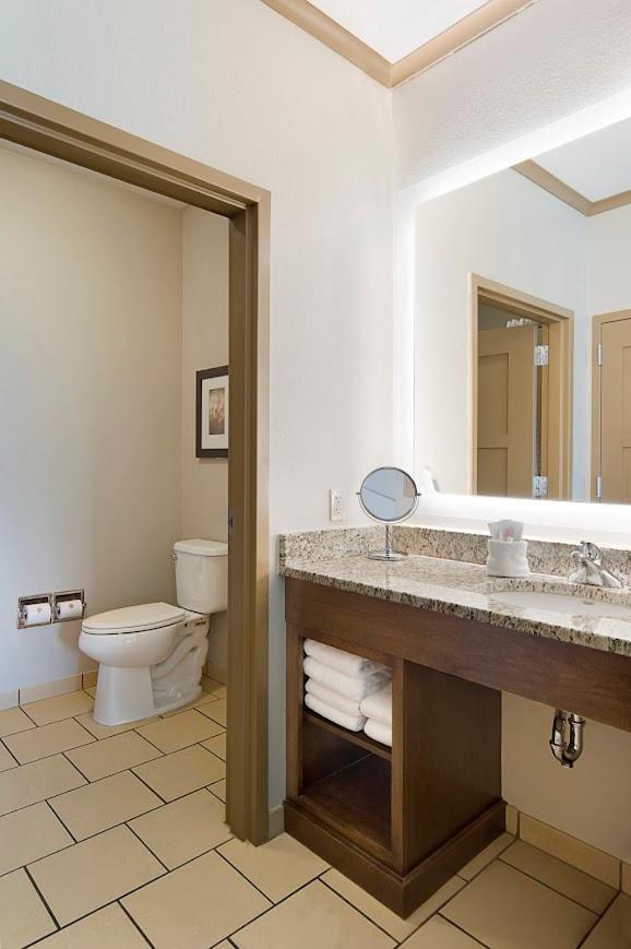 Clubhouse Hotel And Suites ปิแอร์ ภายนอก รูปภาพ