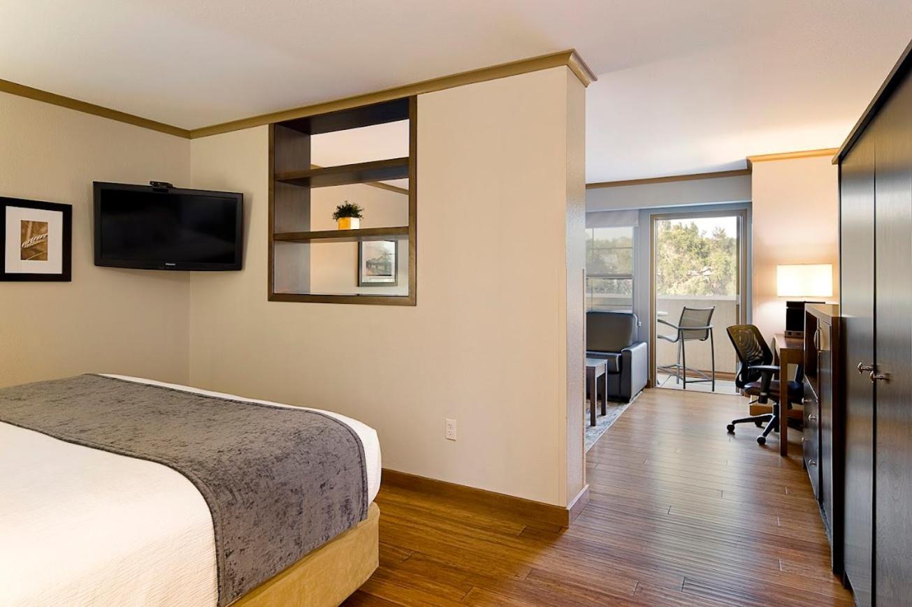 Clubhouse Hotel And Suites ปิแอร์ ภายนอก รูปภาพ