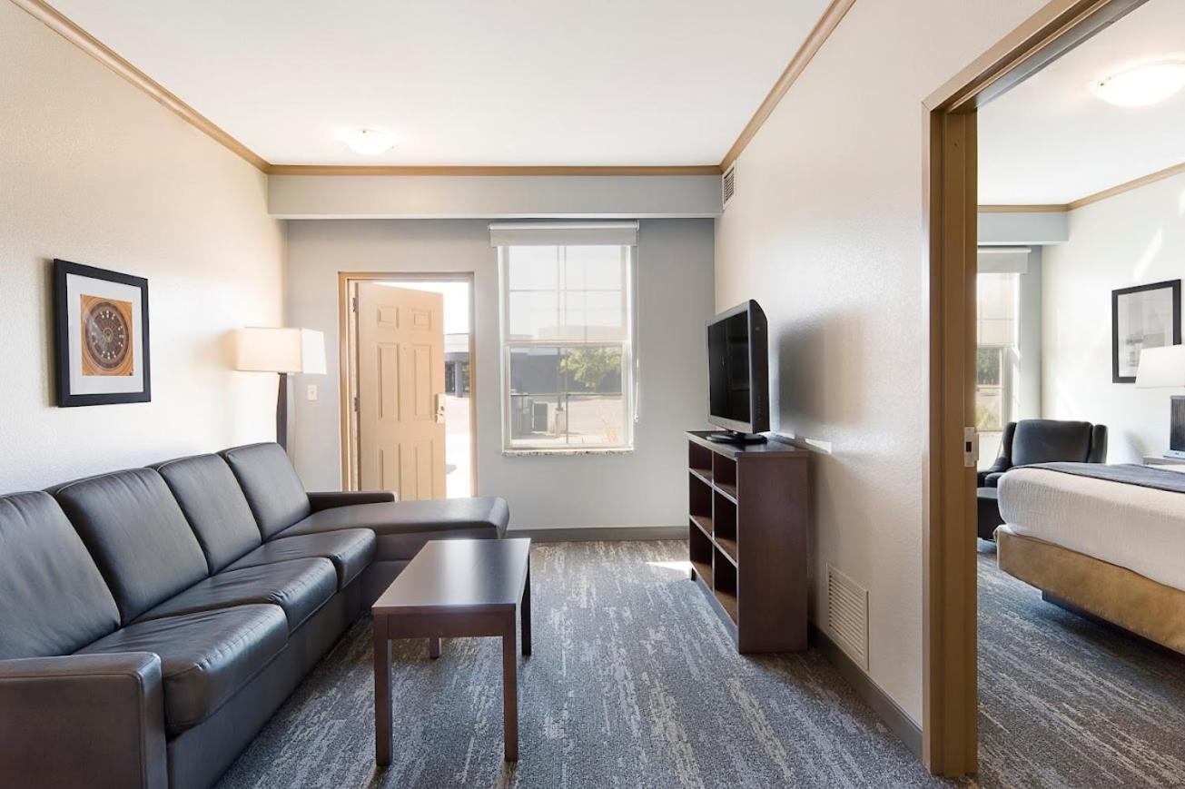 Clubhouse Hotel And Suites ปิแอร์ ภายนอก รูปภาพ