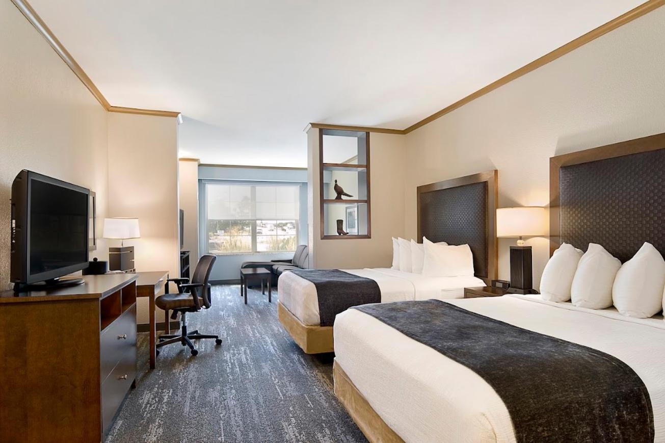 Clubhouse Hotel And Suites ปิแอร์ ภายนอก รูปภาพ