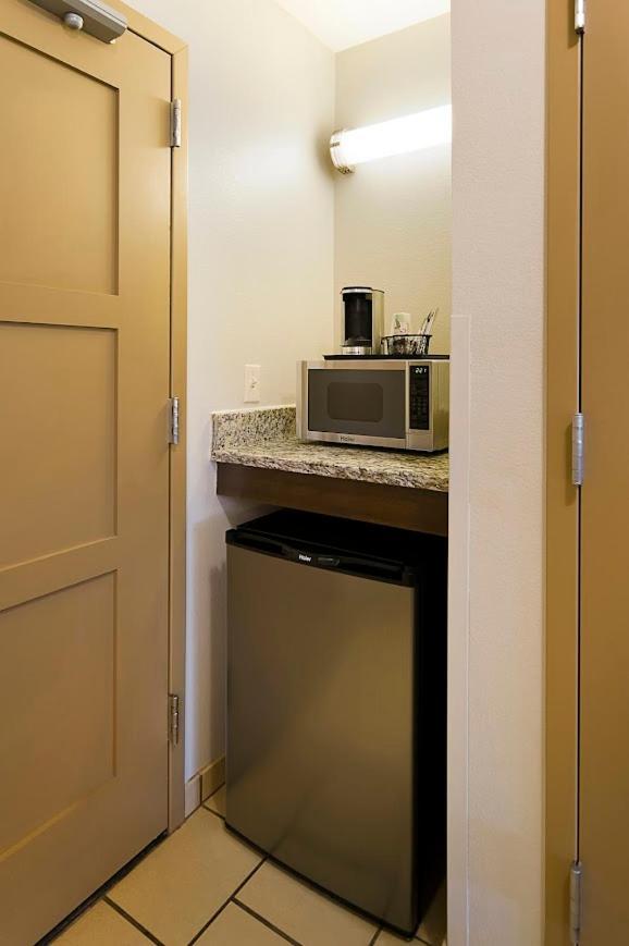 Clubhouse Hotel And Suites ปิแอร์ ภายนอก รูปภาพ
