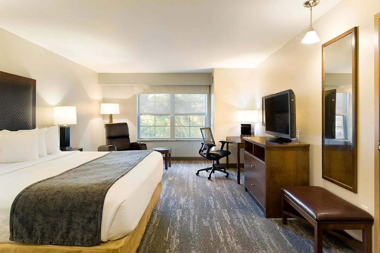 Clubhouse Hotel And Suites ปิแอร์ ภายนอก รูปภาพ